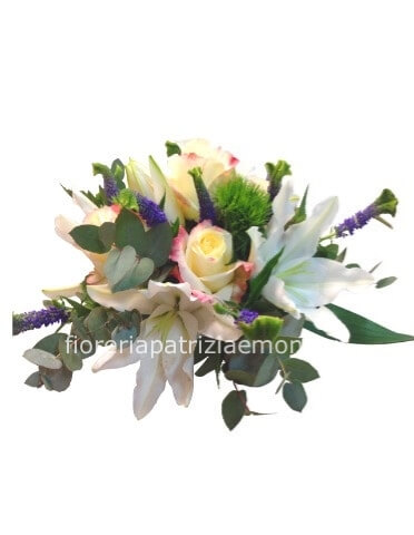 Centrotavola con rose e lilium